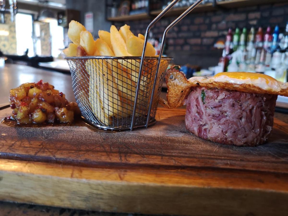 Cardiff Arms Bistro & Hotel Treorky Buitenkant foto